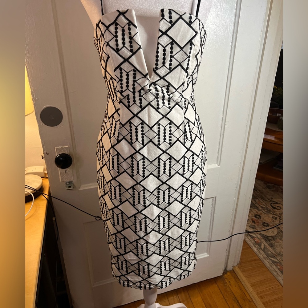 Elegant Geometric Backless Dress